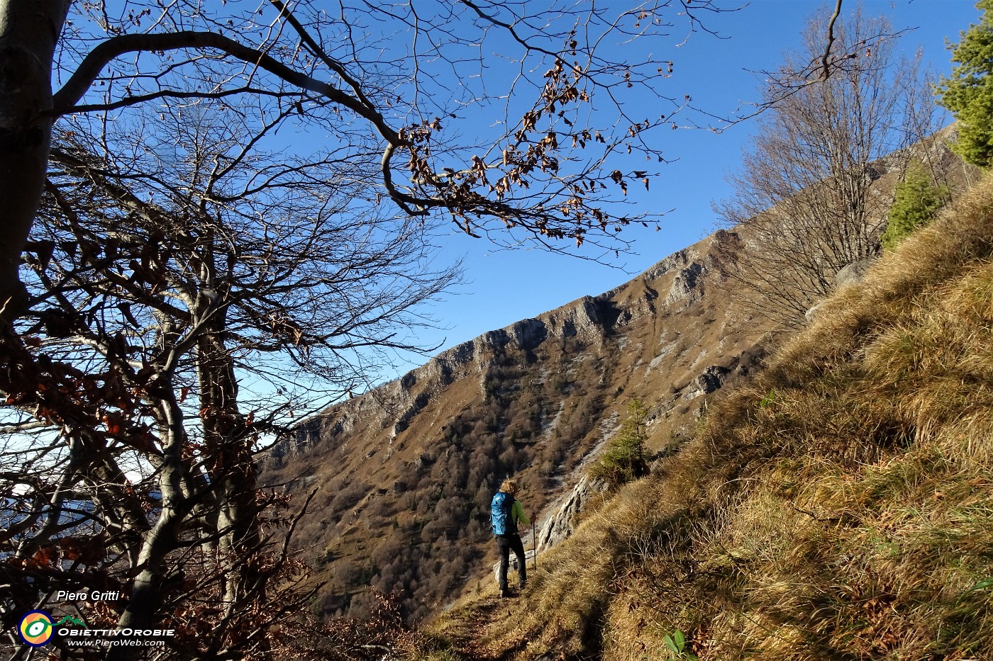 19 Sul sent. panoramico del Colderu.JPG